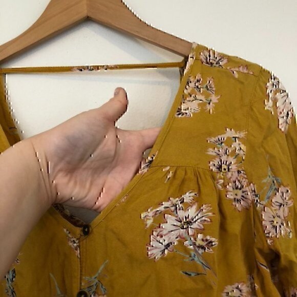 BILLABONG Forget Me Knot Shirt Mustard Yellow V-Neck Button Down Blouse JRS XS - Picture 8 of 11